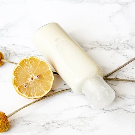 Objectif "belle peau" avant l'arrivée des beaux jours ? Découvrez notre recette simple de soin lavant visage anti imperfections 
bit.ly/2SZxT3G
#waamcosmetics #waam #diy #skincare #greenbeauty
