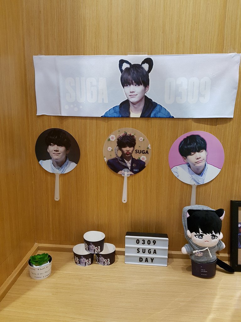 kim_tae_chan's tweet photo. Just got here. 😅 atleast i still get to buy and get a cupsleve.. 💜

#Sweet_As_Suga 
#HappySugaDay #슈가생일ㅊㅋ #HappyMinSugaDay https://t.co/rf3mSV4jUD