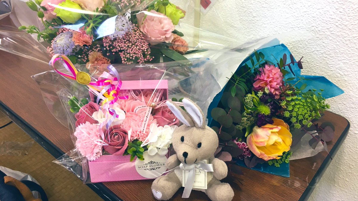 本日の公演も無事終了いたしました！ご来場いただきありがとうございました😄お花やお菓子もとてもありがたいです！これをもちまして三月公演夢のワンダーランドの上演を終了いたします、次回の公演もぜひご期待ください✨