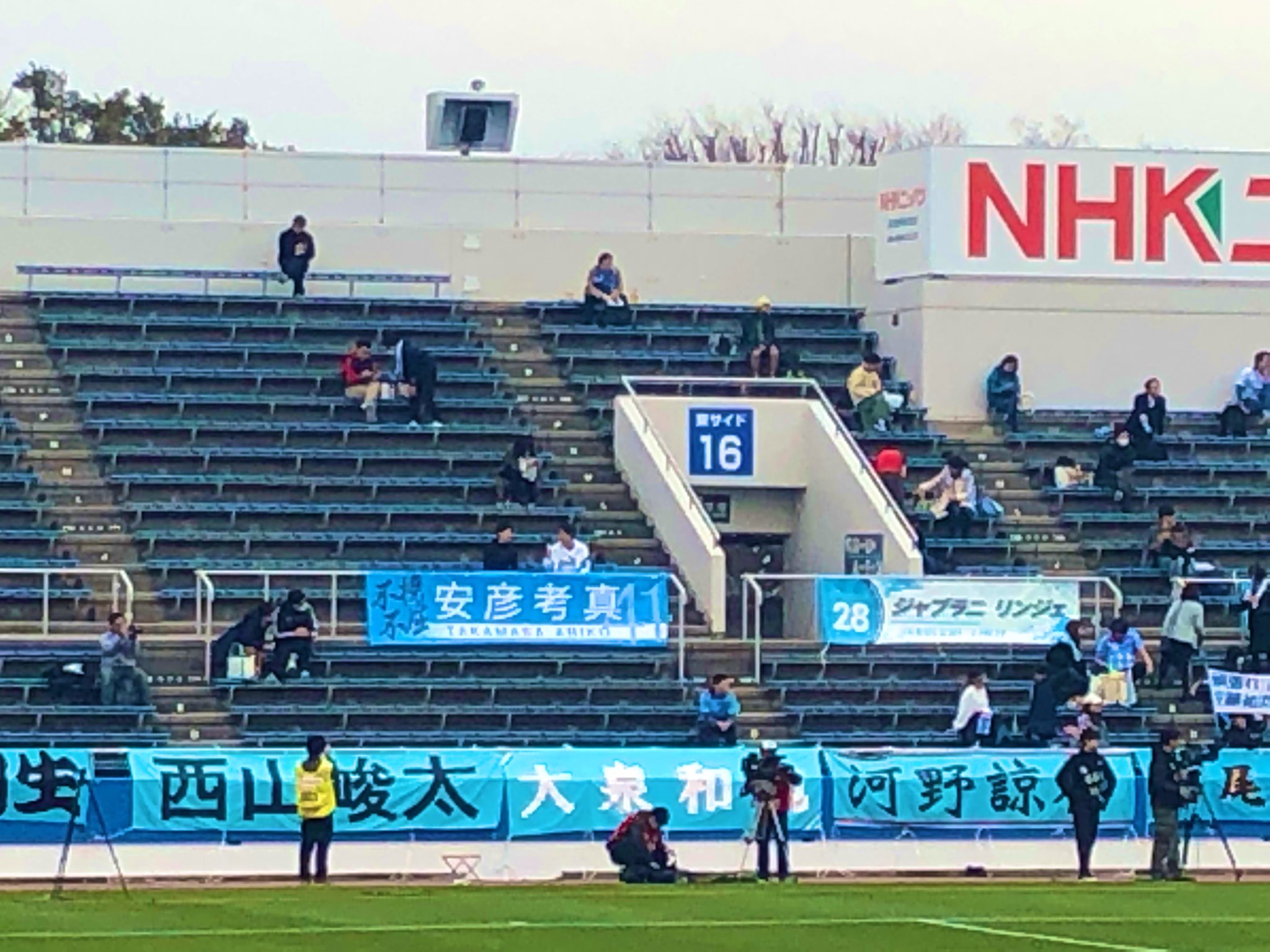 栗原ちさと 今日は本当に感動した 安彦さんがピッチに入ったとき思わず涙が出てきた これから何回もピッチにいる安彦さんがみれますように 出待ちが沢山いる中で無理に写真撮ってもらってしまった みんなにしっかり対応してくれててさすがでした