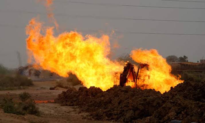 SiddhantJaywant's tweet photo. @SureshSuyasha Destroying the Pak's gas pipeline by the #BalochLiberationTigers will definitely express their hate for #TerrorStatePak & gives strong message to those bloody Bastards.
Its time to show unity with #BalochFriends and answer Pak in terror language,that Pak Knows Better.
#titfortat https://t.co/2fvnHA4WcL