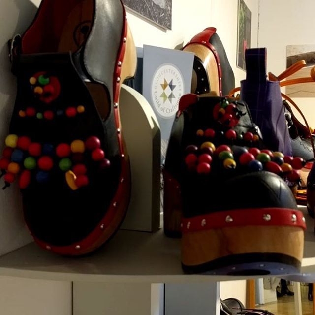 jackieloveclogs's tweet photo. A little peak round my little clog shop on the last day of MadebyHand Cheltenham
#madebyhand #cheltenham #MBH19 #MadebyHandCheltenham @craftfestival #cheltenhamtownhall #clogs #clogshop #comeandtry #designermaker #footwear #craft #contemporarycraft #hear… https://t.co/3wkJSuI1gG https://t.co/d9zGzC9bly