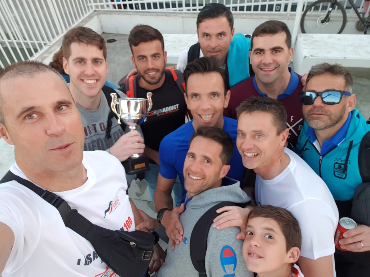David_ALBA88's tweet photo. @12Motita pedazo de tarde la vivida ayer con un equipazo,para hacer el 100×100 el la piscina de arahal,gracias notas y trofeito ganado😉.@elbanquilloweb @Canal12Mairena https://t.co/sShCeu9WhY