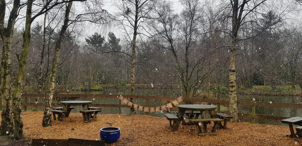 The snow is falling at the Chevin today!
Come along to our Wedding Fair 12-3pm ❤
#wedding #weddings #weddingvenue #bride #groom #weddingfair