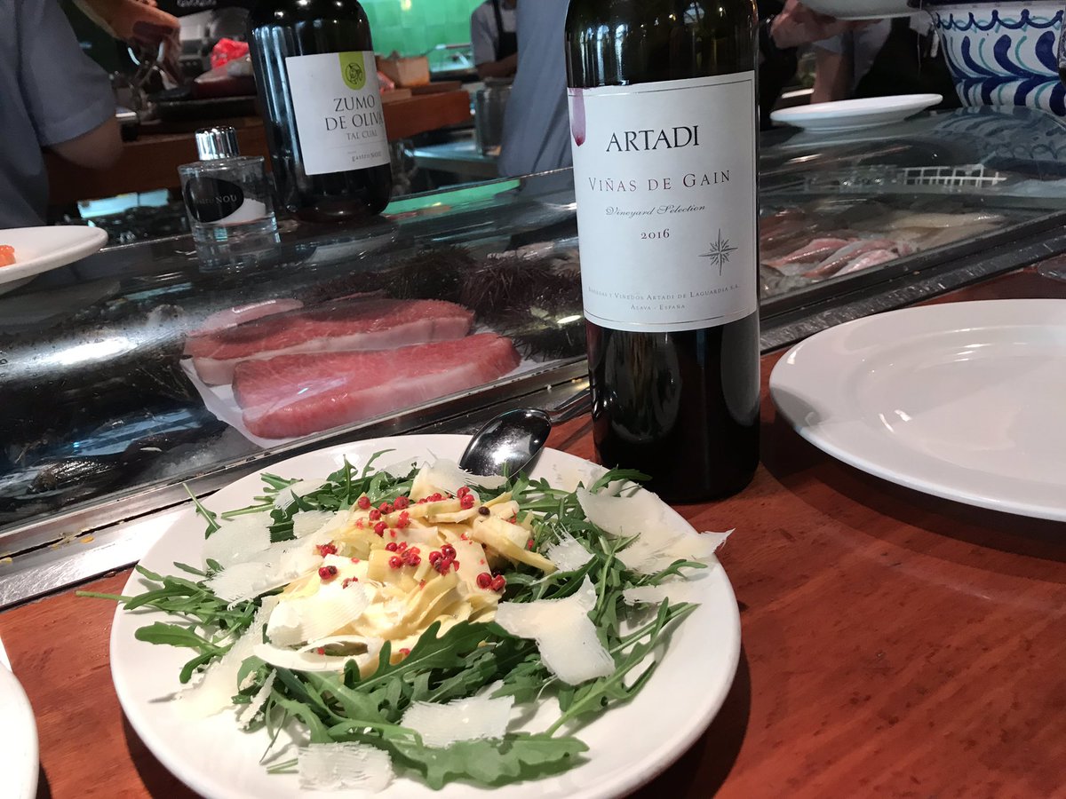 manuelsommelier's tweet photo. #Picando #Barra #NouManolin @GrupoGastronou #Gamba #JamonBellota @JamonJoselito #Ensaladilla #ChipironPlancha #CardoVeloPanzeta #AlcachofaParmigiano #Gastronomia #Disfrutar #Ambiente #Calidad #Vino #ViñasDeGain @artadi_es #Winelover https://t.co/UWzSYEolFA