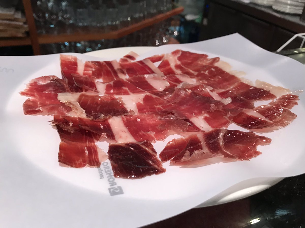 manuelsommelier's tweet photo. #Picando #Barra #NouManolin @GrupoGastronou #Gamba #JamonBellota @JamonJoselito #Ensaladilla #ChipironPlancha #CardoVeloPanzeta #AlcachofaParmigiano #Gastronomia #Disfrutar #Ambiente #Calidad #Vino #ViñasDeGain @artadi_es #Winelover https://t.co/UWzSYEolFA