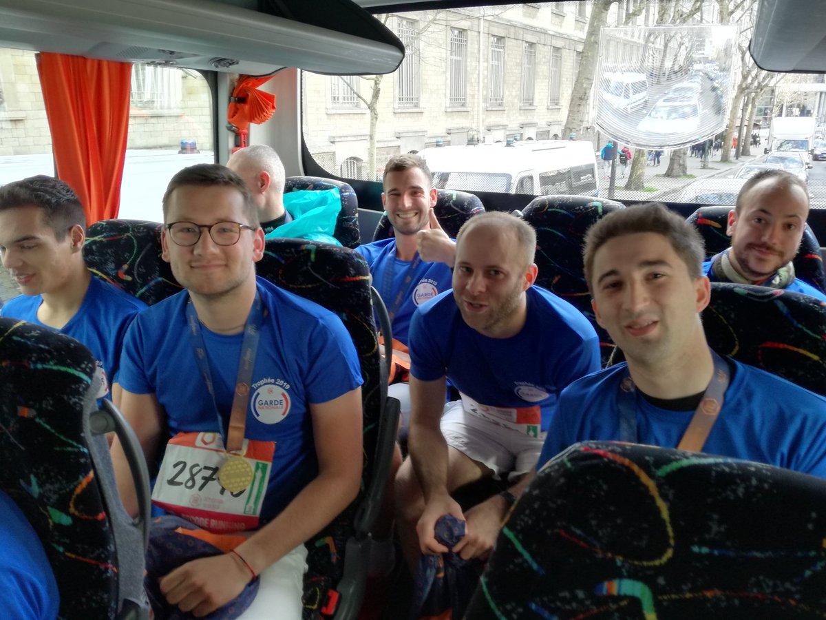 Pmsem1's tweet photo. Ligne d'arrivée franchie ! 🏅 L'équipe de la PMS Marine État-major a terminé ensemble l'épreuve. L'esprit de #cohésion jusqu'à bout pour les membres de la @GardeNatFR ! #TeamPMS https://t.co/cWRJWI7QPE