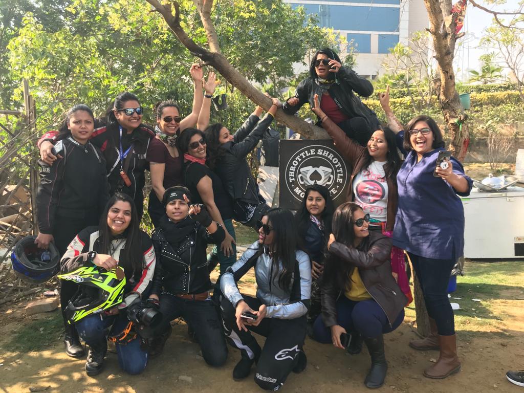 Hanging with the girls 😂 literally! This morning at the inaugural <a href="/IndiaWima/">WIMA India</a>  ride <a href="/tarunasingh40/">taruna</a> ofc has to not just hang but also climb 😂😂👍👍