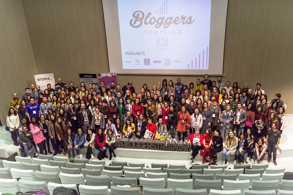 BloggersTrainin's tweet photo. Foto de familia de esta II edición de Bloggers Training

Gracias a todos los que la habéis hecho posible
👌🏼Organización
✌🏼Colaboradores
👍🏼Patrocinadores 
👉🏼Asistentes
💪🏼Amigos

Nos vemos en marzo de 2020

#bloggerstraining #zaragoza https://t.co/dscsbBRKmT