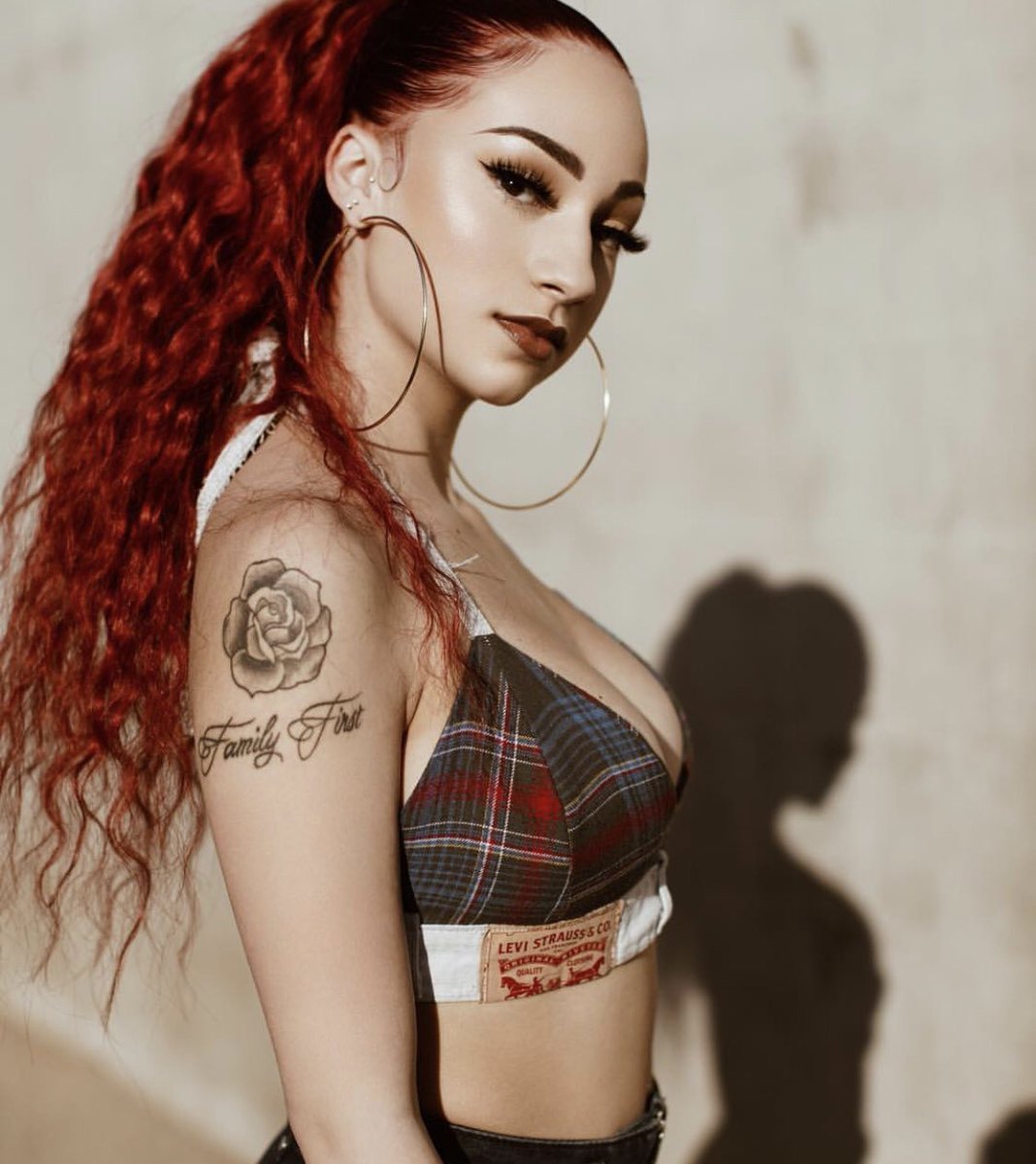 bhadienews's tweet photo. FEMALE RAPPERS WITH MORE THAN THREE LEAD RIAA CERTIFIED SONGS 2018-2019-

1. @iamcardib- 13 songs 
2. @NickiMinaj- 4 songs
3. @BhadBhabie- 3 songs

Congrats to all three! https://t.co/dzBJbVZCQQ