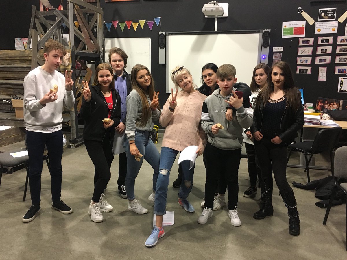 ASAPerfArts's tweet photo. A fantastic turnout for our first GCSE #SundaySesh βπΌ Great to see so many faces giving up their Sunday to help prepare them for their GCSE performance. #GCSEDrama #TopEfforts #GoingAboveAndBeyond #TeamWorkMakesTheDreamWork https://t.co/7KkaM44zJg