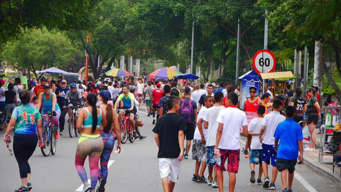 HevsJavier's tweet photo. #Aestahora Así se vive la celebración de internacional de las ciclovias recreativas. Hoy Cúcuta es VAS.
@Coldeportes 
@LucenErnesto
@caritobreton
@CicloviasCRA
@HEVSColdeportes
@imrdcucuta
IMRD CÚCUTA ACTIVIDAD FÍSICA PARA TODOS
SOMOS CÚCUTA MAS ACTIVA HEVS. https://t.co/mAn0RWNbDz
