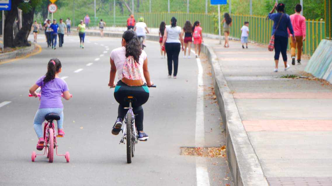HevsJavier's tweet photo. #Aestahora Así se vive la celebración de internacional de las ciclovias recreativas. Hoy Cúcuta es VAS.
@Coldeportes 
@LucenErnesto
@caritobreton
@CicloviasCRA
@HEVSColdeportes
@imrdcucuta
IMRD CÚCUTA ACTIVIDAD FÍSICA PARA TODOS
SOMOS CÚCUTA MAS ACTIVA HEVS. https://t.co/mAn0RWNbDz