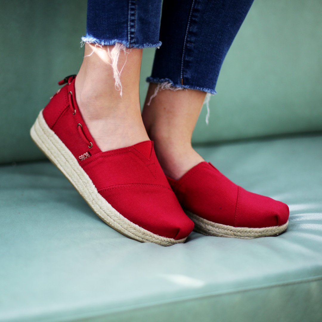 Álgebra Escultura problema BOBS from SKECHERS na Twitteri: "The BOBS Highlights - Set Sail espadrilles  are the perfect touch of glam for any outfit, and the Memory Foam insole  makes them the one pair of