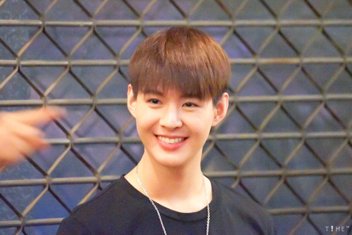 TimezZone's tweet image. พี่จะอยู่ข้างๆน้องไม่ไปไหน จะแบกกล้อง แบกกำลังใจอยู่ข้างๆน้องเอง เต็มที่กับทุกสิ่งที่หนูทำนะคับ ❤️ You are not alone, I am here with you na~ @Saint_sup #Saint_Sup #WhyRUTheSeries