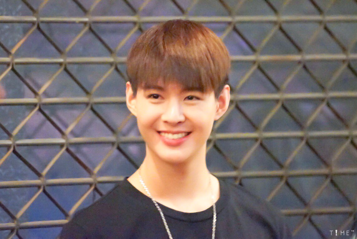 TimezZone's tweet image. พี่จะอยู่ข้างๆน้องไม่ไปไหน จะแบกกล้อง แบกกำลังใจอยู่ข้างๆน้องเอง เต็มที่กับทุกสิ่งที่หนูทำนะคับ ❤️ You are not alone, I am here with you na~ @Saint_sup #Saint_Sup #WhyRUTheSeries