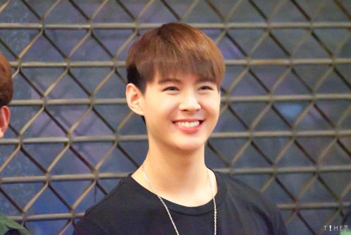 TimezZone's tweet image. พี่จะอยู่ข้างๆน้องไม่ไปไหน จะแบกกล้อง แบกกำลังใจอยู่ข้างๆน้องเอง เต็มที่กับทุกสิ่งที่หนูทำนะคับ ❤️ You are not alone, I am here with you na~ @Saint_sup #Saint_Sup #WhyRUTheSeries