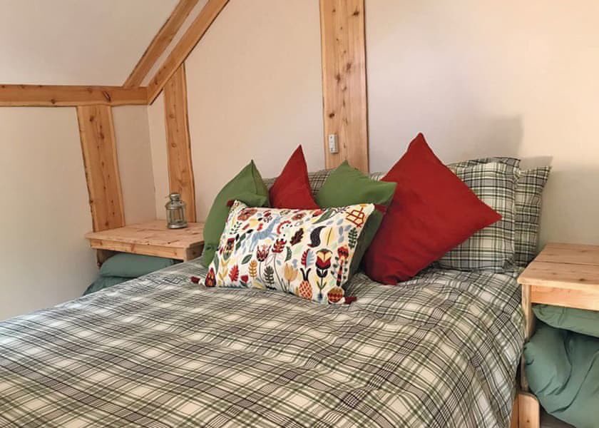 Wow! Florence Spring Treehouse in South Wales is new to our collection and even comes with its own slide! Limited spring availability. Book now partners.hoseasons.co.uk/CFE/lodges/flo… #childfriendlyescapes #familytravel #treehouse #tenby