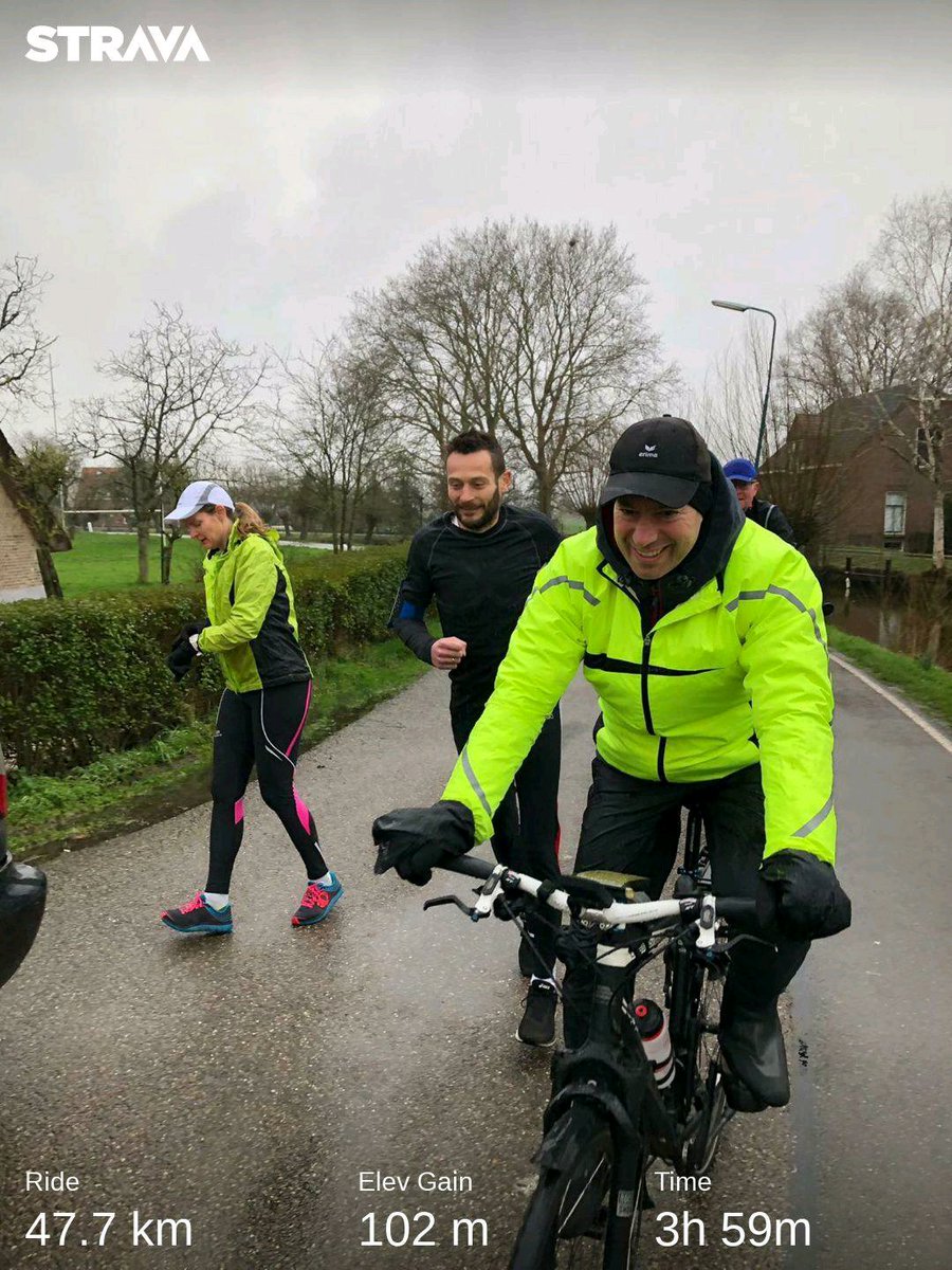 RandolfBroer's tweet photo. Vanochtend #Roparun team training rond #Oudewater #team293 @293_steamwork @Stg_Roparun. Nat, heel nat. En best fris. Als afsluiter rondleiding door Hospice Oudewater en teamvergadering in het hospice. Mooie manier om het hele team te kunnen laten zien waar we het voor doen. https://t.co/Ey4ZeAFyVJ
