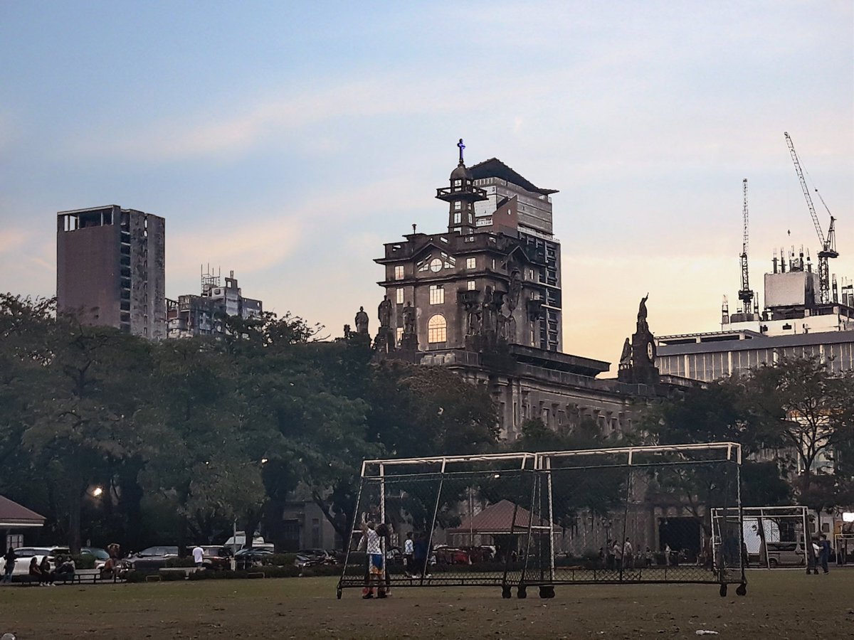 ANotSoGoodBoy's tweet photo. "Ever your valiant legions
Imbued with unending grace..."
#UniversityofSantoTomas #USTMainBuilding #USTField https://t.co/IuDFkZGiw0