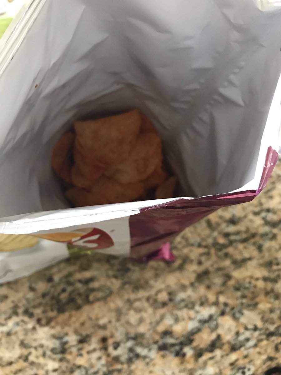 Elliottbooyah's tweet photo. I ask you @LAYS whereโs the chips?!?! #baghalffull #needmorechips https://t.co/xIFjiYmnrF
