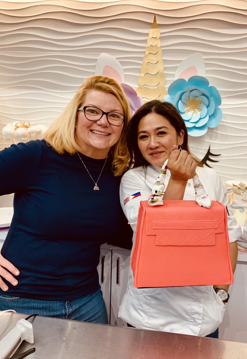 SlipperCakes's tweet photo. Check out this purse CAKE!! Can carry into the party just like a real one! A @SlipperCakes original. We literally carried this cake through 33 gates at JFK, onto the plane, and to the car! Ahhhh-Mazing!! Thank you, Mayen  @waybeyondcakes for teaching us your mad cake skills! https://t.co/mYcihtMpn5