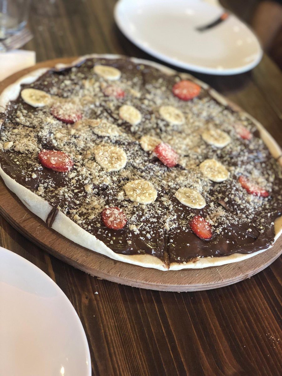 Artık gelenekselleşmiş olan BUCHEF&amp;Il Forno pizza yapım&amp;tadımının sonuna geldik!
•
Kendi pizzamızı yaptık, afiyetle yedik. Ardından gelen nutellalı pizzayla da midelerimize bayram ettirdik. 😋
•
Bir sonraki etkinlik için beklemede kalın!
#birtutamgastronomi