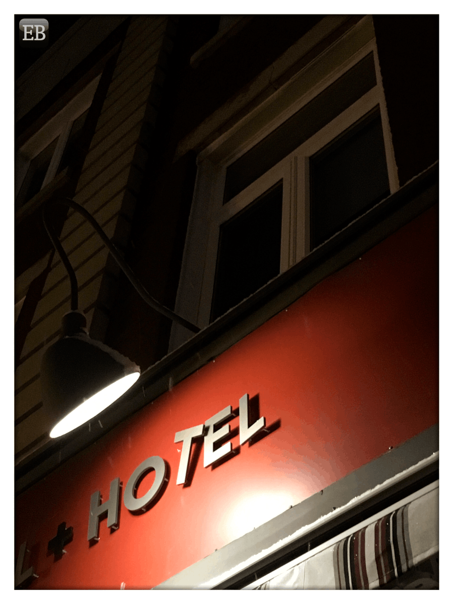 Eric_Brazier's tweet photo. “Folded Under Pressure” https://t.co/dMfXgXMxgp #TheDailyMobile #photography #Askew #Faint #Fainting #FeelingFaint #FoldedUnderPressure #HotLights #Hotel #Interrogation #Light #MercerHotel #Ontario #Red #Signs #Snow #Spotlight #Stratford #UnderPressure #Winter https://t.co/cPCYkMjAQP