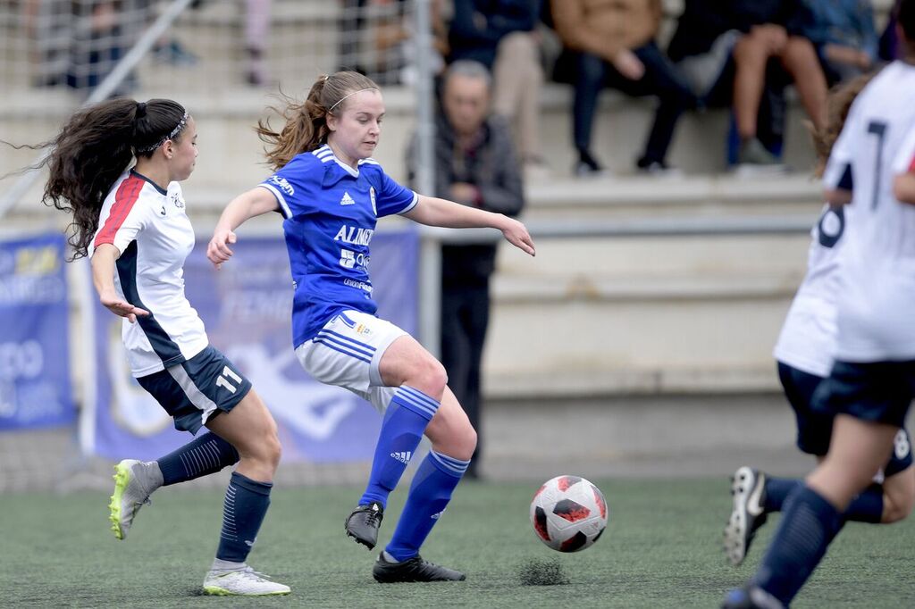 Laura, en un lance del Real Oviedo Femenino-CD Monte (Foto: @RealOviedoFem).