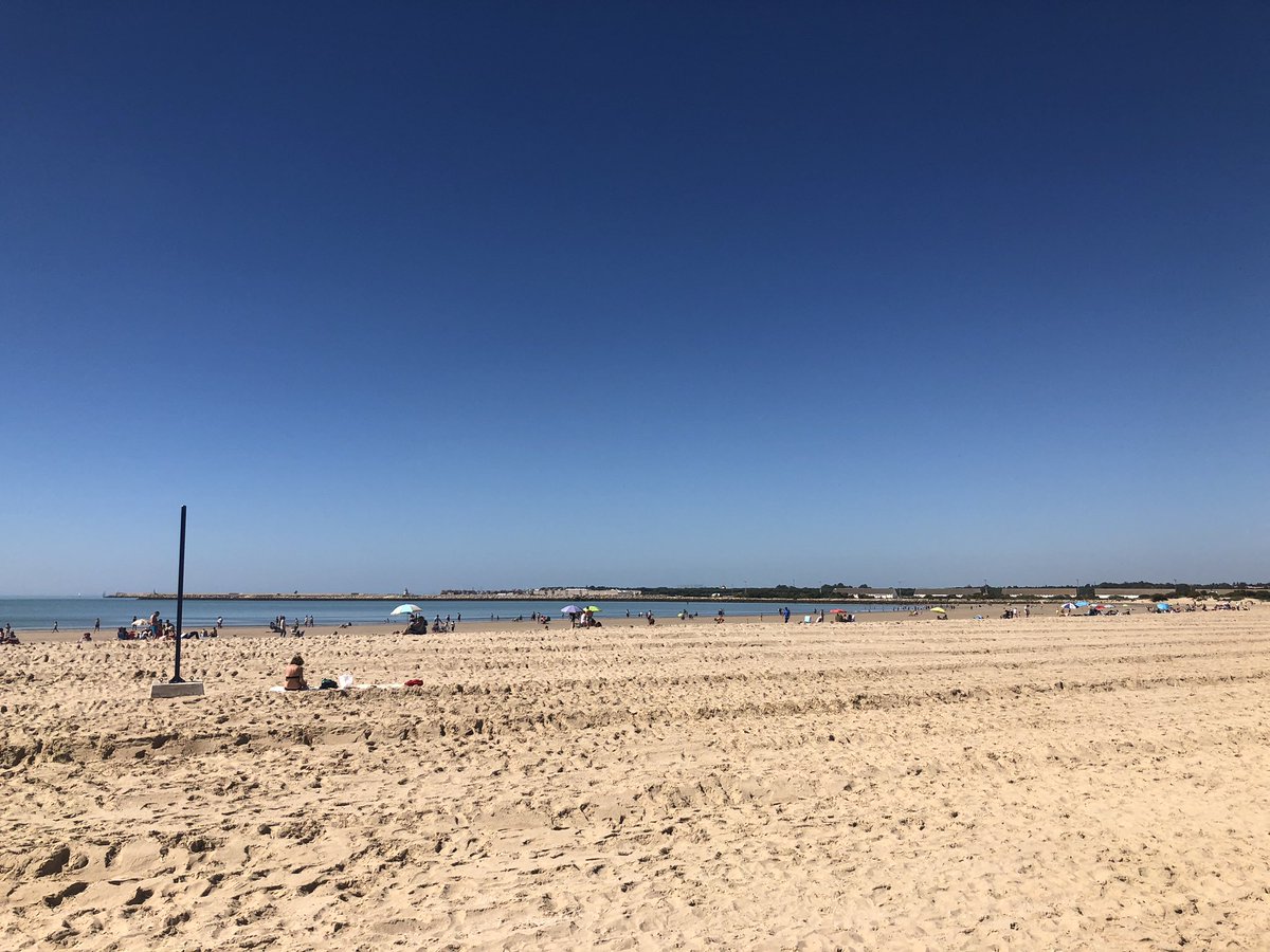 Vive_ElPuerto's tweet photo. Espectacular jornada hoy en nuestras playas ... y tú, ¿a qué esperas para vivir El Puerto?... https://t.co/T8HxkrQepk