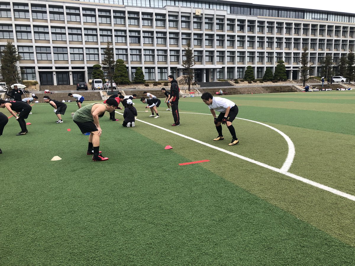 swgarata's tweet photo. 本日は練習見学会を開催いたしました🏈
六甲高校アメフト部・三田祥雲館高校アメフト部の皆さん、そし��多くの練習参加者とともにメリハリのある練習を行うことができました✨
タッチフットでは寒さも忘れる熱い試合が繰り広げられました🔥
練習参加者の皆さんありがとうございました!! https://t.co/XC2U51hcNH