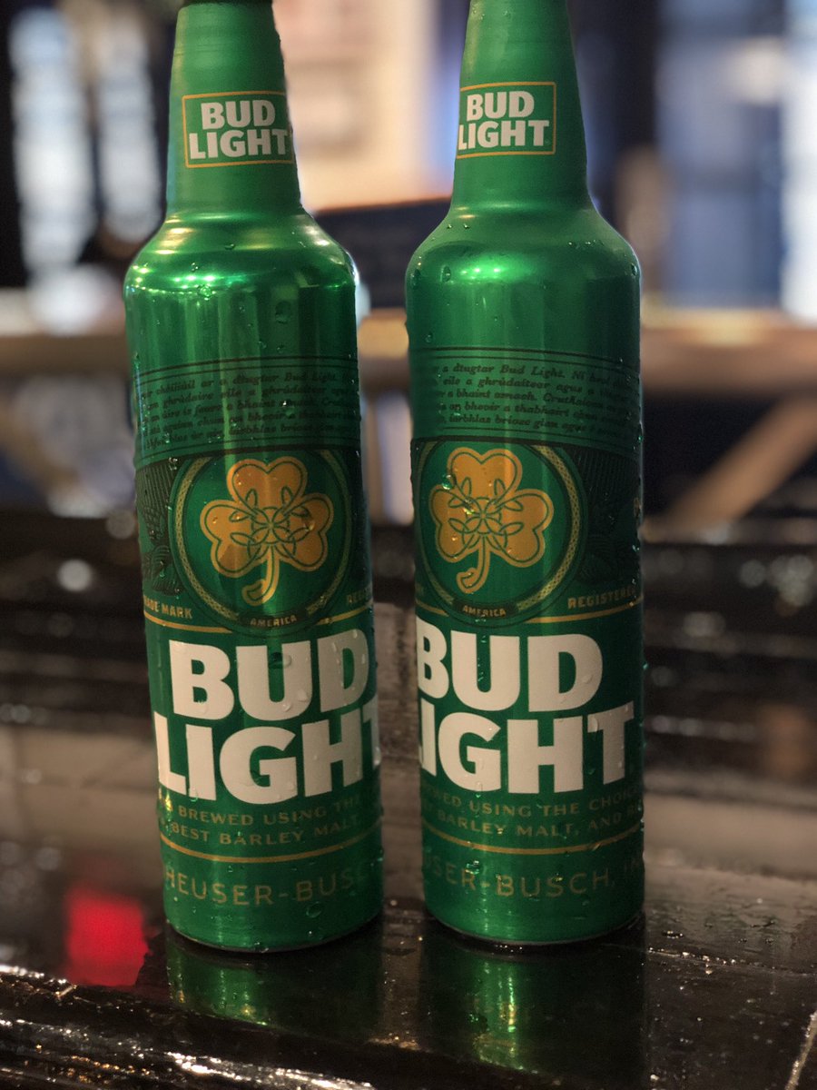 The_CharlesLP's tweet photo. Hosting the Shamrock Run is getting us excited for St. Patrick’s Day!! Bring your green, we’ll bring the party! •
•
•
#thecharleslp #stpatricksday #greenbeer #notactuallygreen #justthebottle #wereready #partyinSoMD https://t.co/zOB8YfMyoo