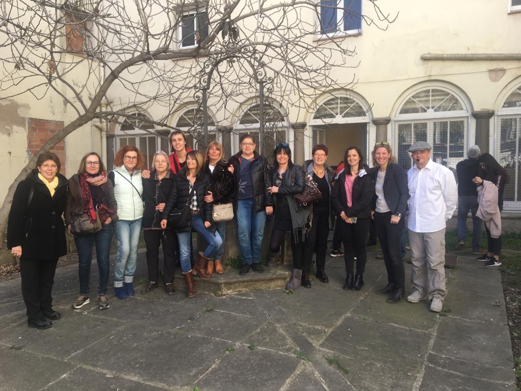 Hospitaligd's tweet photo. Antigues alumnes de l'Escola d'Infermeria es van retrobar i van poder compartir records i vivències a l'antic hospital. https://t.co/ICwHncx7Gr