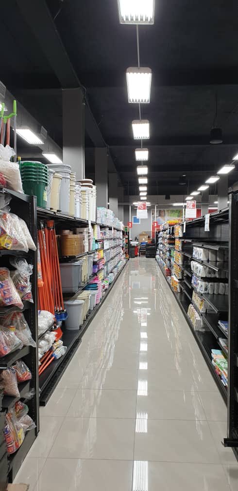 ReginaldBoulos's tweet photo. À J-5 de la réouverture de Clercine, nos rayons se remplissent. Les employés à pied-d'oeuvre.Les caissières font l'apprentissage du nouveau système informatique. Nos clients et nos amis nous ont donné assez de courage et de détermination pour surmonter nos hésitations. #MTVAyiti https://t.co/Zw3XJ1sbhu