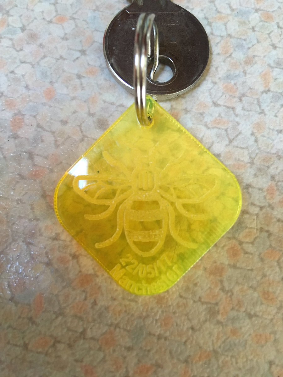tetley75's tweet photo. If anyone has found a key with this key ring and a memory stick attached please let me know. Lost on the #sthelens10k @sthelens10krun @StHelensStrider @sthelenstri please RT https://t.co/dUrQLnRZpc