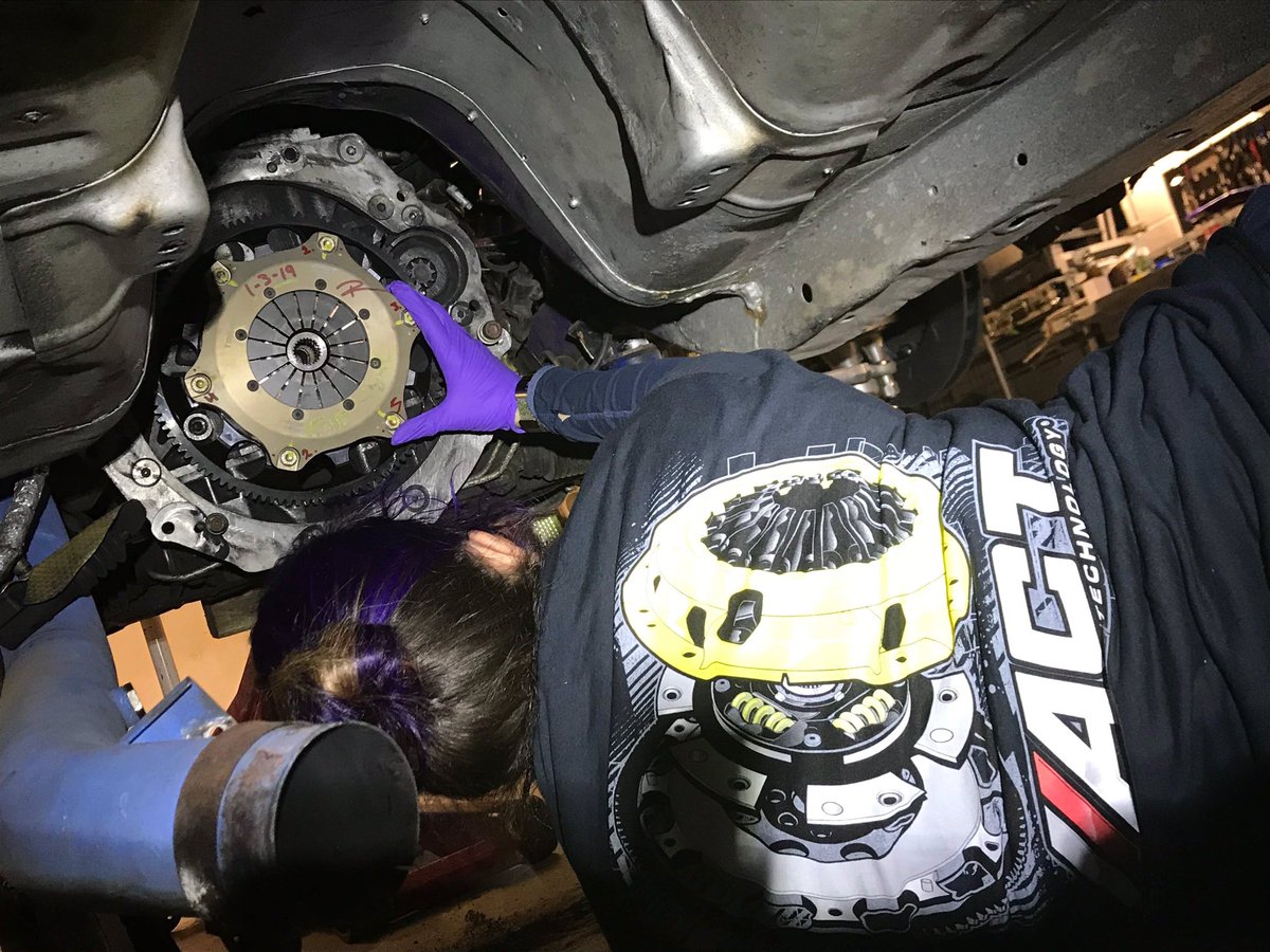 kerbdrift's tweet image. Last weekend saw myself and David from @Davidlamb2 . installing the new fantastic @AdvancedClutch twin plate clutch into #syrilthesilvia ready for this season 😎🙌

You have to be confident &amp;amp; with #actclutch we have no issues!
If you want quality #goact!