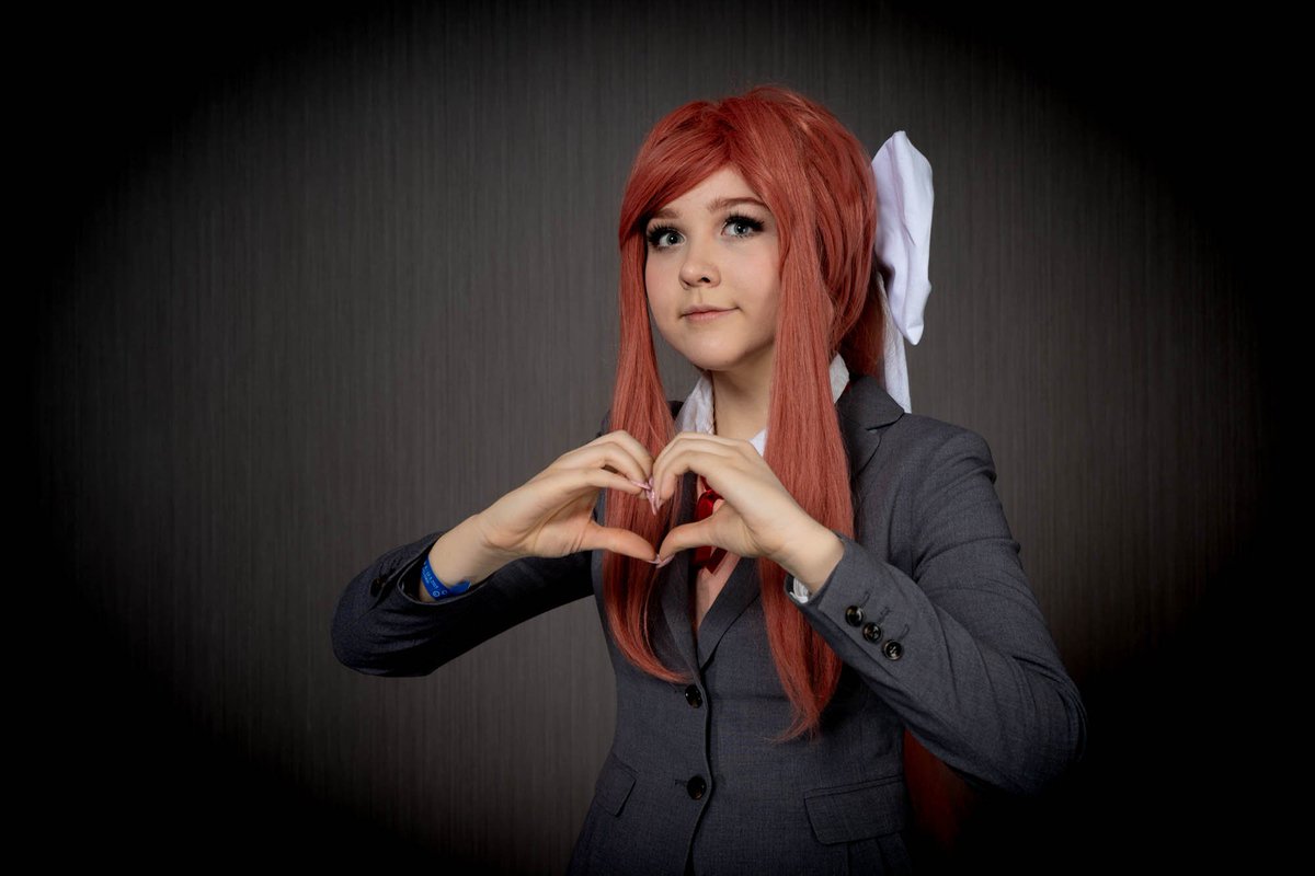 Rakkautta / sotaa / lapioita / kukkasia / joku muu mikä? Eli siis #yukicon #kuvauspalvelu sunnuntain 12.30-15 kuvat, kuvaaja <a href="/KyuuEturautti/">Kyuu Eturautti 🇫🇮🇪🇺 | Aim for optimism</a> conikuvat.fi/yukicon-6-0/st… <a href="/yukiconfin/">Yukicon (Finland)</a>