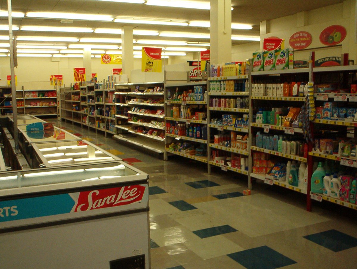Snowdon97's tweet photo. Kwik Save. #Gateacre #Liverpool 2005. #historical https://t.co/3xn0jD7qzD