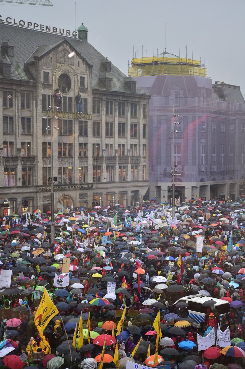 30.000 mensen bij de #Klimaatmars! De regen houdt ons niet tegen. ✊

Hier strijden we met <a href="/groenlinks/">GroenLinks</a> al 30 jaar voor. Dit is het voorjaar #voorverandering. Het klimaat staat vol op de agenda. We laten ons vandaag horen, én op 20 maart in het stemhokje. 

#PS2019