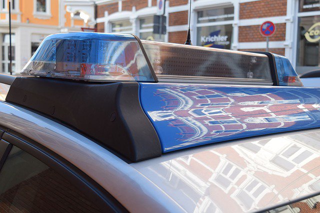 Beim Abbiegen Radfahrerin übersehen: Lemgo. Am Freitagnachmittag befuhr ein 58jähriger Lemgoer mit seinem PKW Toyota die Liebigstraße in Richtung Lemgoer Straße. Als er an der Kreuzung Liebigstraße/Bunsenstraße/Maria-Goeppert-Mayer-Str. nach rechts… lippe-news.de/2019/03/10/bei…