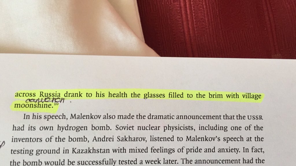 stepanovaleriia's tweet photo. Читаю к семинару по истории Cold War. Muzhiks это замечательно!! А как романтично звучит слово  «самогон» по-Английский?!!moonshine..настроение звонить деду и рассказывать !!!!! https://t.co/suz0eNoZfd