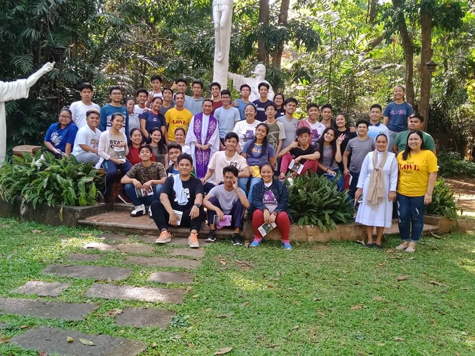 ADV_bunny's tweet photo. Retreat 2019 with My beloved Grade 12A.....
#Prayerposition https://t.co/Q4K1t1nPeZ
