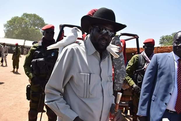 velentinom's tweet image. H. E. Salva Kiir Mayardit is a man of peace, look at the white Doves at his shoulder , time to forgive.