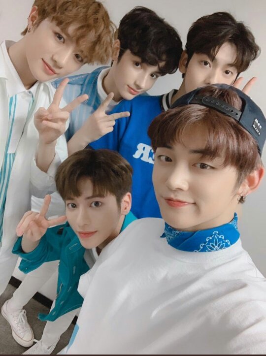 Ya şu Yeonjun ne güzel bakıyor yaa💜💜💜💜💜
<a href="/TXT_members/">TOMORROW X TOGETHER</a>