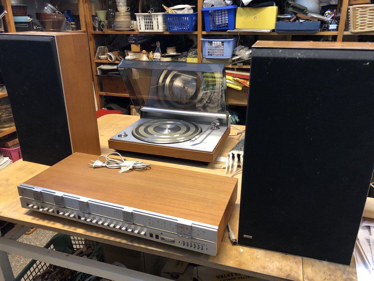 HELSINKI2NDHAND's tweet photo. ”Töissä” varastolla. Vihdoin on niin tylsää, että on aika katsoa toimiiko vanha B&O vehjes. #vintageaudio #vintage #secondhandaudio #audio # https://t.co/VqLmPMksWY