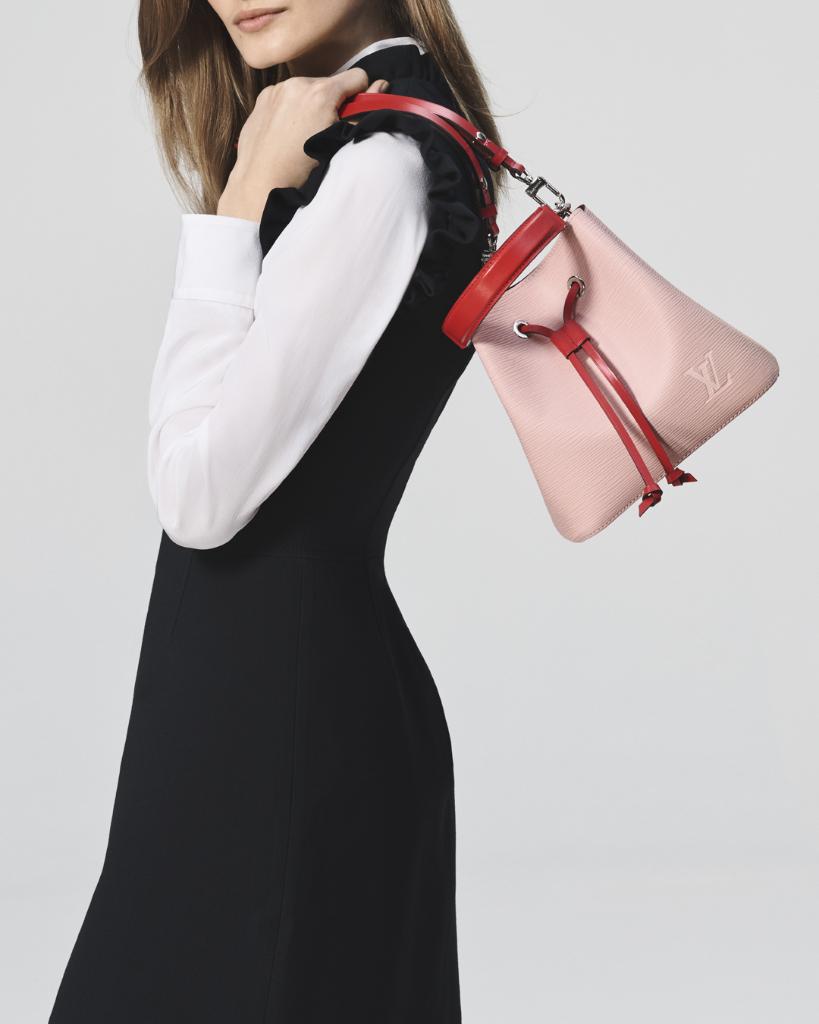 Louis Vuitton on X: Small in size but full of character. The #LouisVuitton  NéoNoé BB is the new version of the beloved bucket bag. See the collection  at  for the online