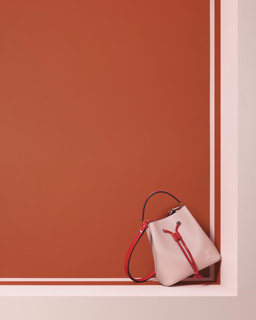 Louis Vuitton on X: Small in size but full of character. The #LouisVuitton  NéoNoé BB is the new version of the beloved bucket bag. See the collection  at  for the online