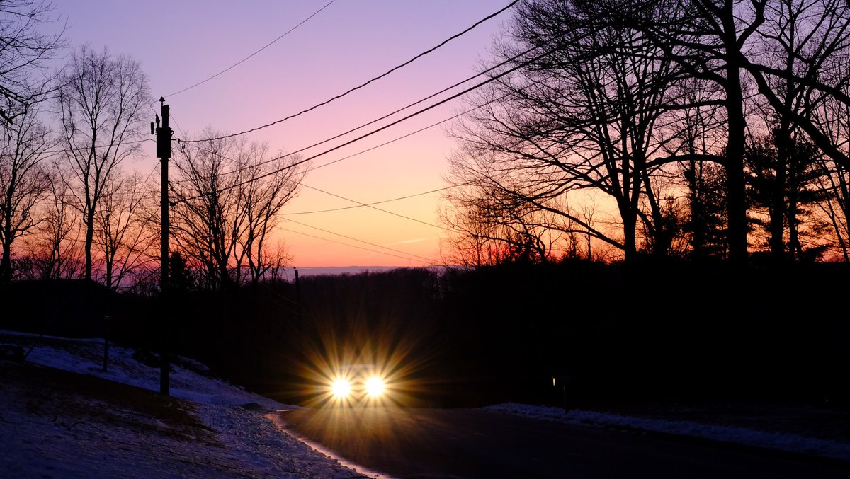 ACrowLoTm's tweet photo. Sunset and headlights 📷 #xe2 #fujifilm https://t.co/bIRLNau4aS