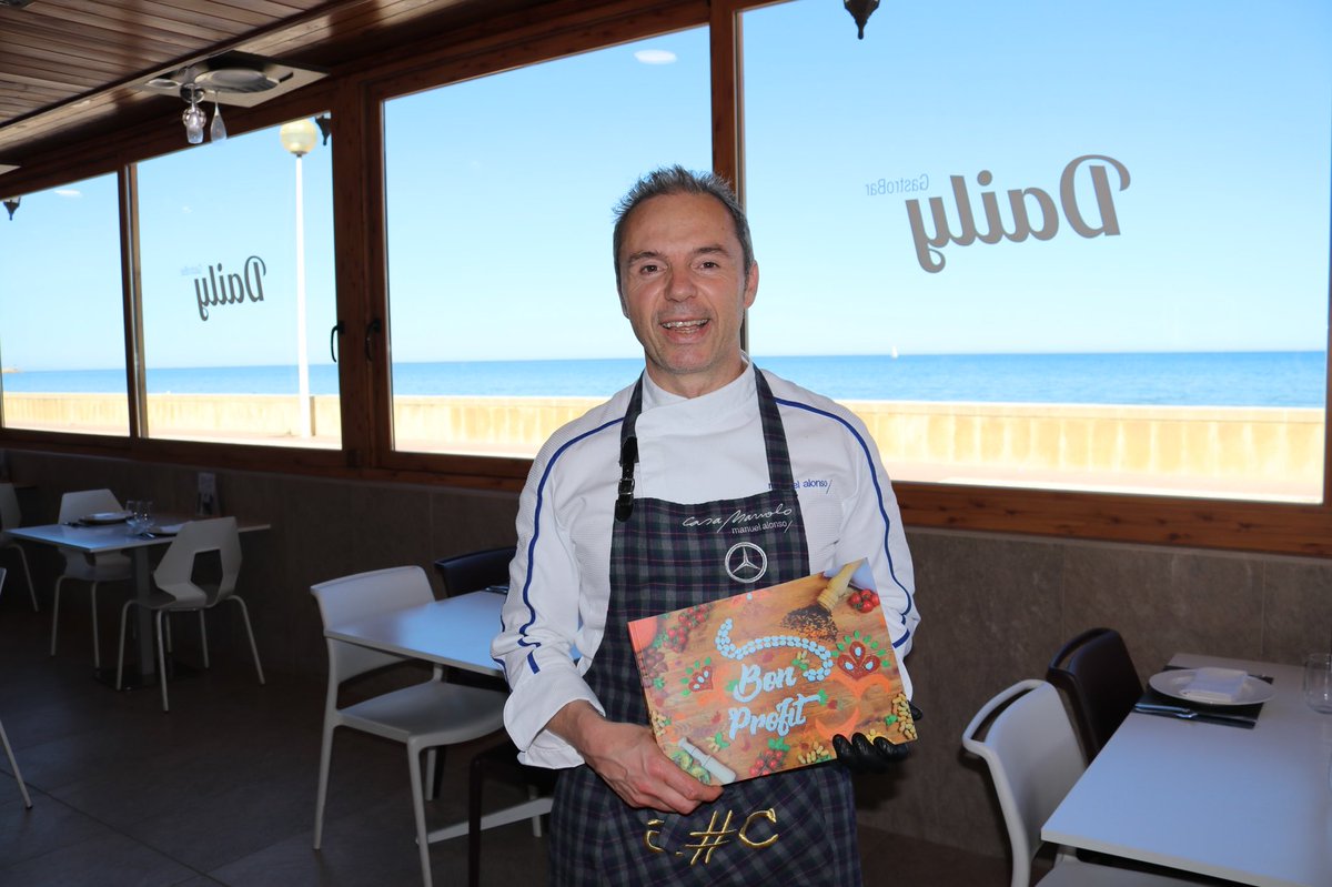 FallaElCastell's tweet image. A #CasaManolo ja tenen el nostre #Llibret19 #BonProfit. @manuelalonsof  moltíssimes gràcies per ser tan proper i tan amable i per ensenyar-nos tant sobre l’alta gastronomia al entrevistarte.

L’entrevista la podràs trobar al següent enllaç
👉🏼 issuu.com/fallaelcastell…