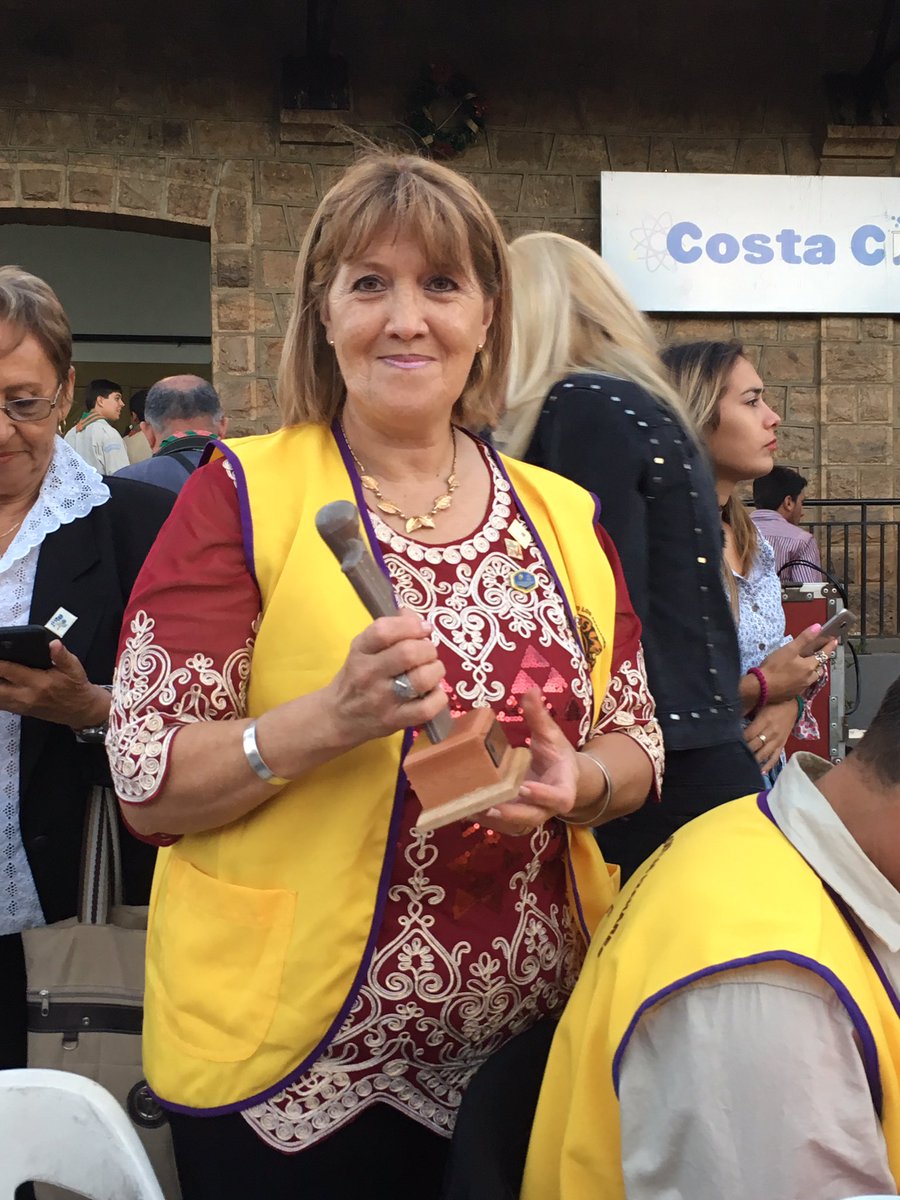 ClubSalto's tweet photo. En la pasada jornada, la Presidente del club de Leones Salto Los Azahares, fue galardonada en la ciudad de Concordia, República Argentina con el premio “La Delfina” 

De parte de quienes forman nuestro club queremos hacerle llegar nuestras feliictaciones. https://t.co/6LHRm2TnAg